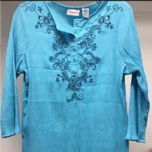 3/$20 Jacklyn Smith turquoise tunic. 
Almost new. 
Worn once!! Sz M